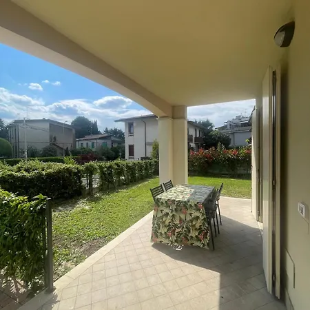 Costantin Pool And Garden Apartment Desenzano del Garda