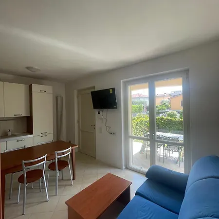 Apartment Costantin Pool And Garden Desenzano del Garda