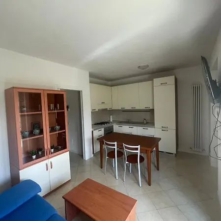 Costantin Pool And Garden Desenzano del Garda